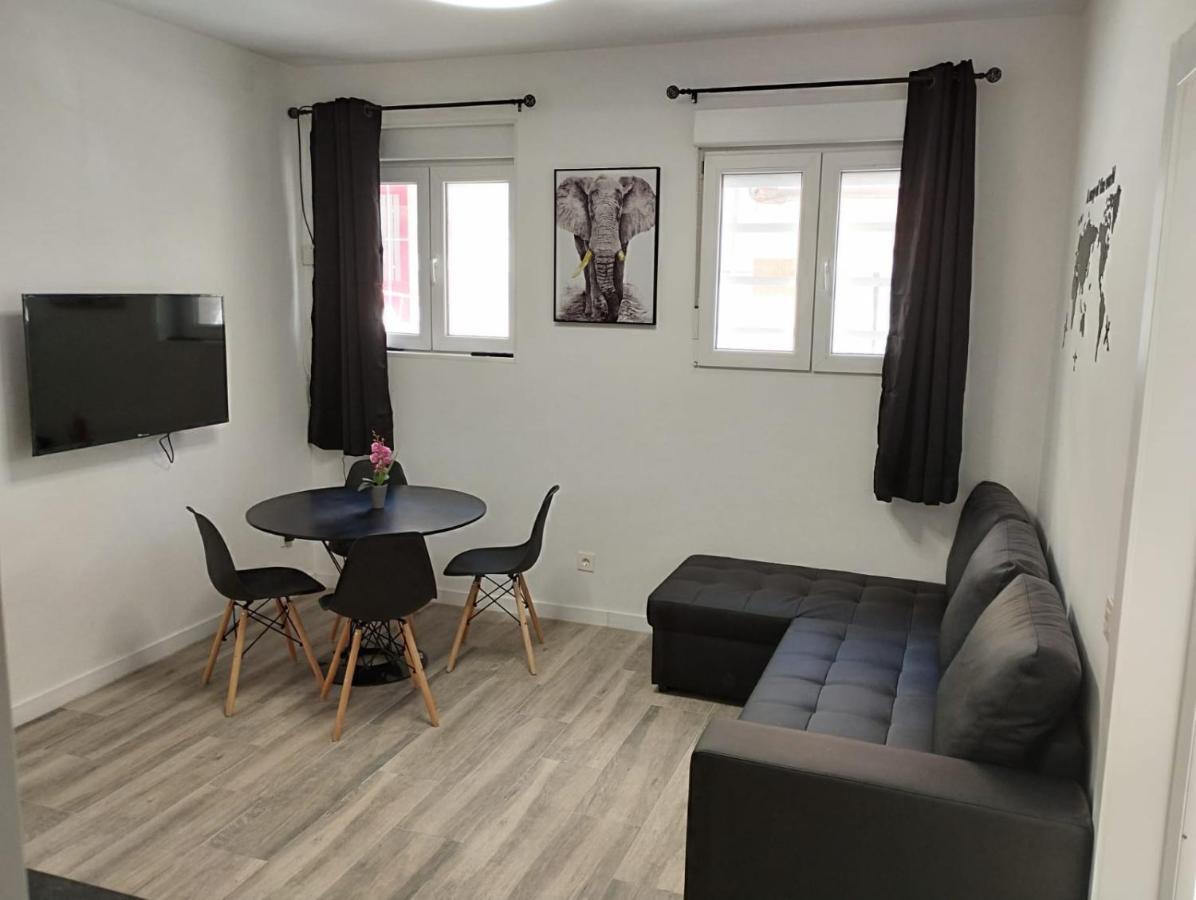 Apartamento Blanco Y Negro En El Centro 阿利坎特 外观 照片