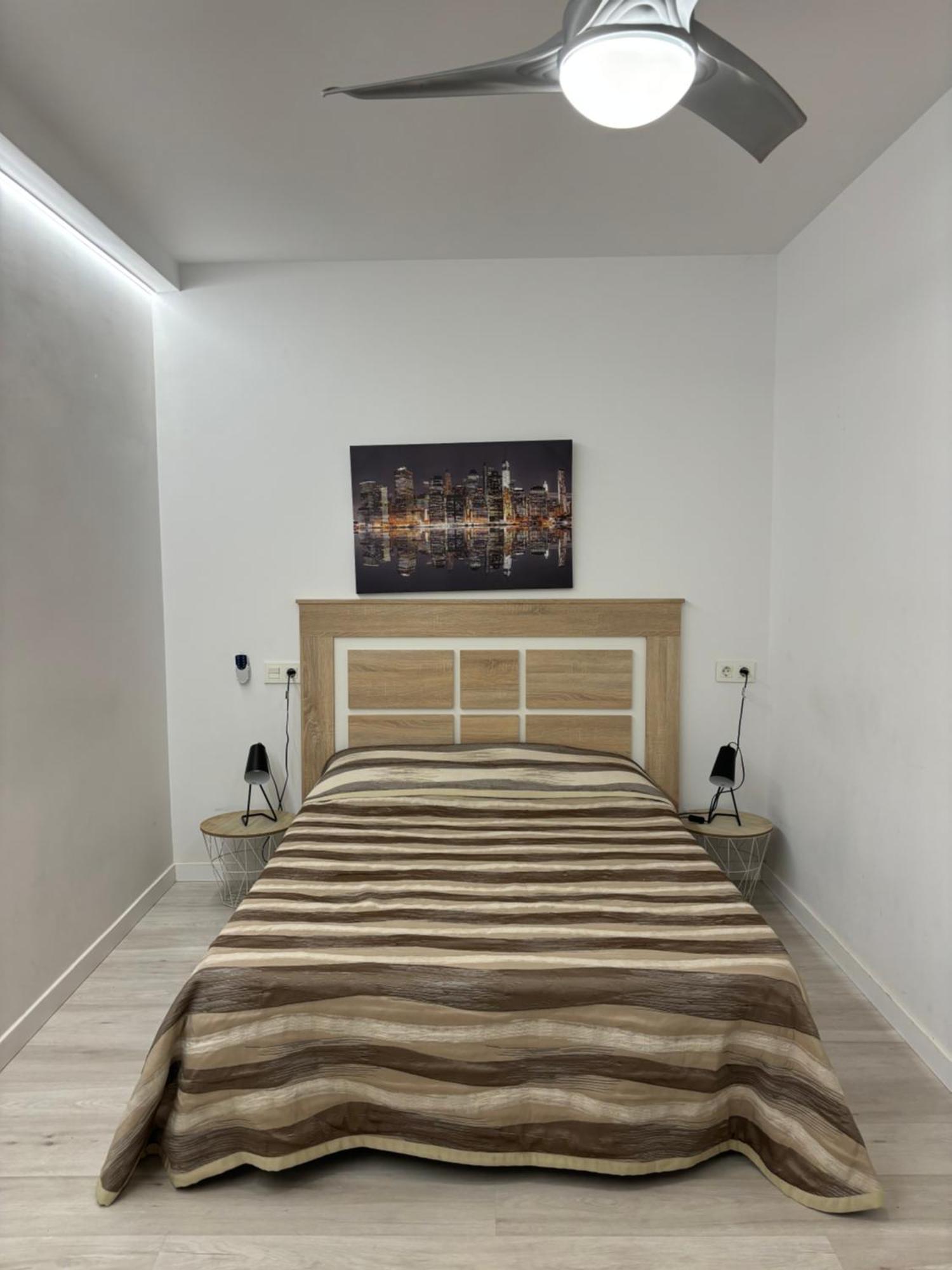 Apartamento Blanco Y Negro En El Centro 阿利坎特 外观 照片