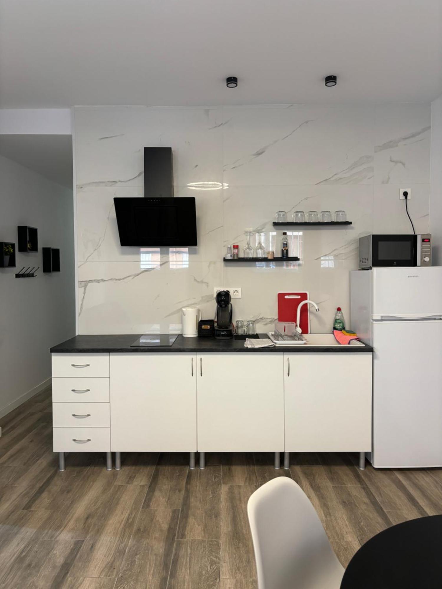 Apartamento Blanco Y Negro En El Centro 阿利坎特 外观 照片