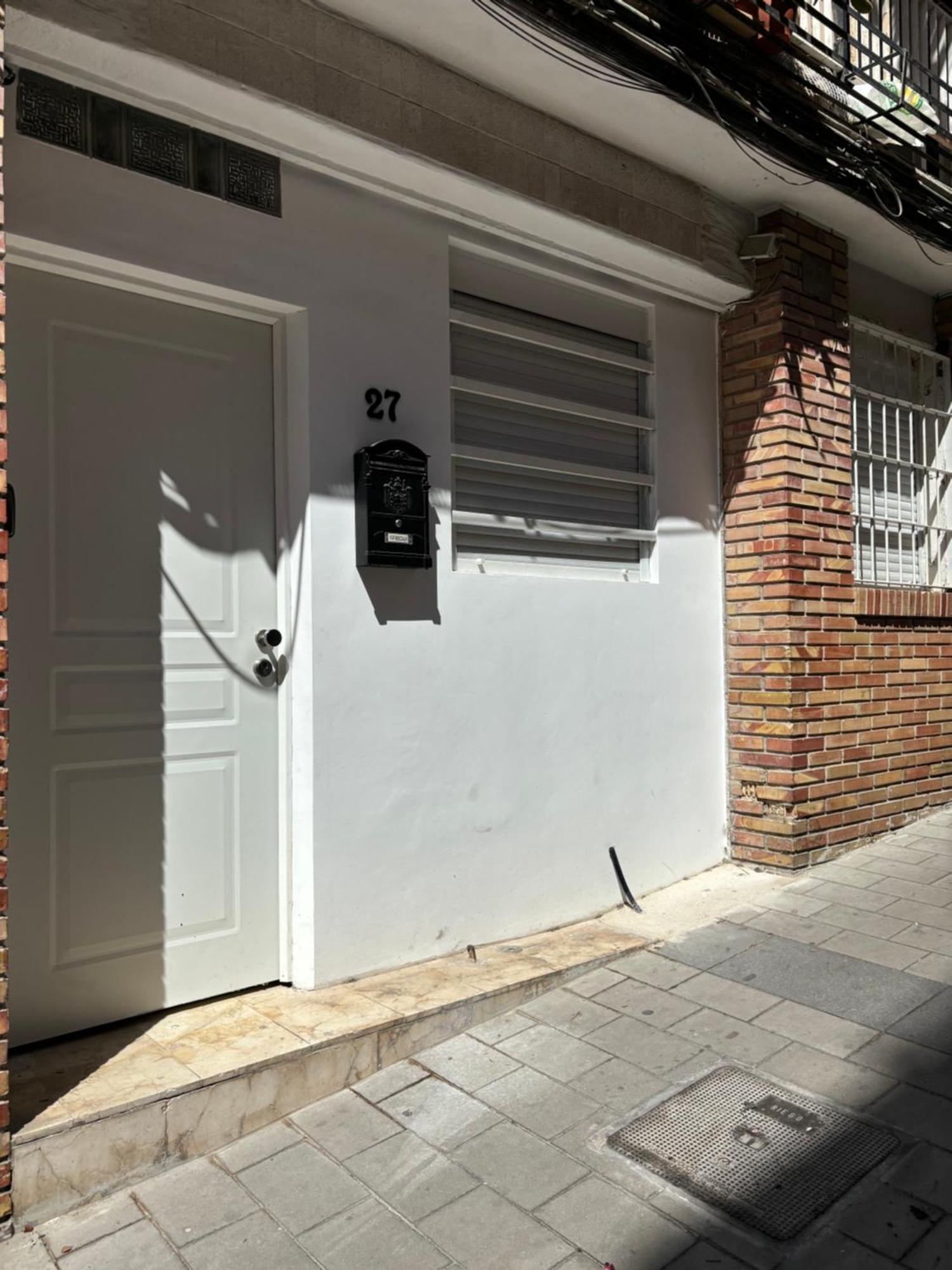 Apartamento Blanco Y Negro En El Centro 阿利坎特 外观 照片